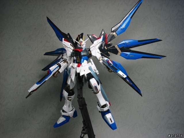 ��������! 1/100 MG �������� GUNDAM