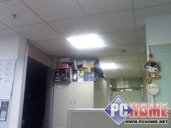 �ط�������320W��UIQ��������P1i����