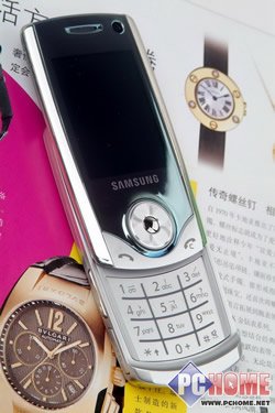 全球最薄 320万3.5G手机三星U708评测