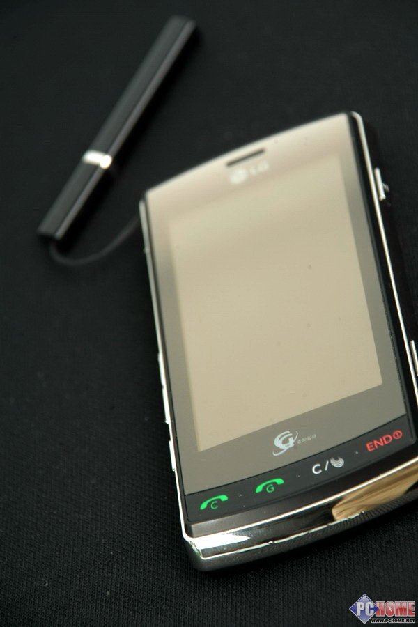 C��G��ͬʱ���� LG KW828�ֻ���ͼ��