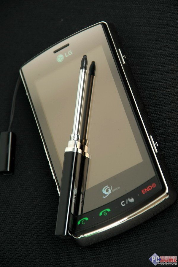 C��G��ͬʱ���� LG KW828�ֻ���ͼ��