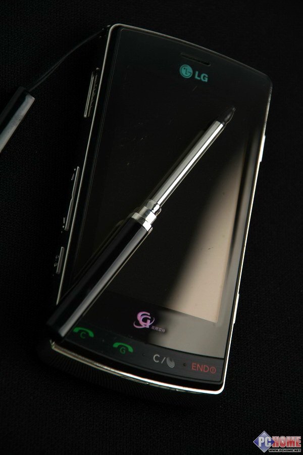 C��G��ͬʱ���� LG KW828�ֻ���ͼ��