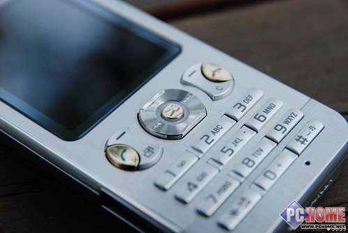 以薄服人?金属音乐机索尼爱立信W890