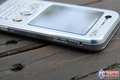 以薄服人?金属音乐机索尼爱立信W890
