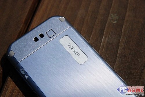 以薄服人?金属音乐机索尼爱立信W890