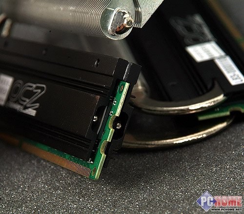 ˫�����ȹ� OCZ DDR2 800�ڴ�����