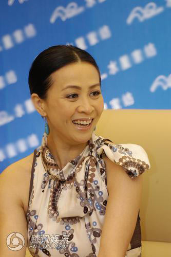 刘嘉玲被指青春不再 厚粉难遮脸部皱纹