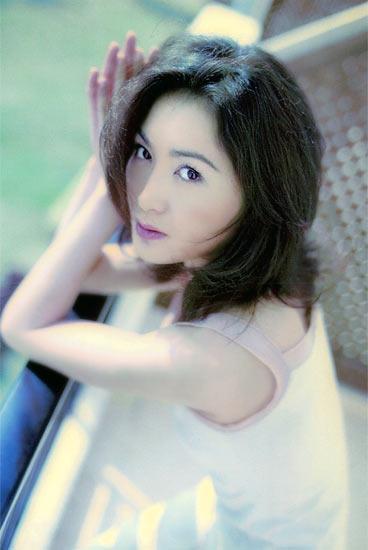 看美女明星的成长轨迹[组图]