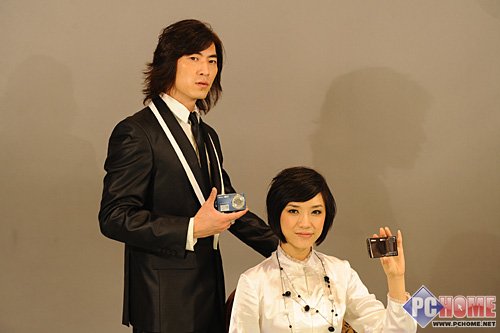 王力宏现身 尼康08秋季新品发布现场
