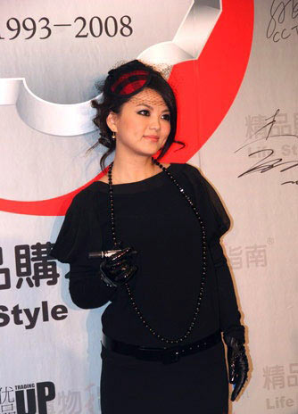 偷拍腰部赘肉横生的娱乐众女明星[图]