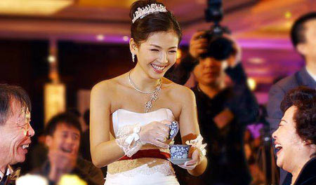 818娱乐明星豪华婚礼奢侈型PK朴实型[图]