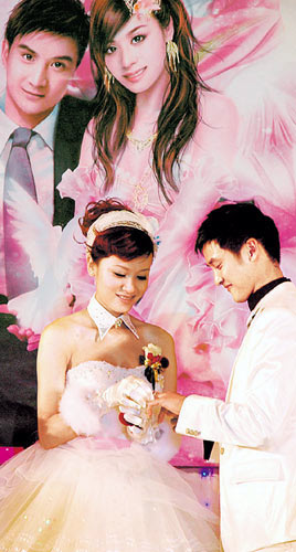 818娱乐明星豪华婚礼奢侈型PK朴实型[图]