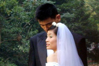 818娱乐明星豪华婚礼奢侈型PK朴实型[图]