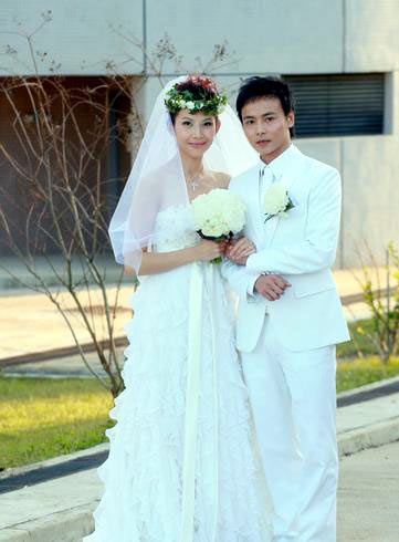 818娱乐明星豪华婚礼奢侈型PK朴实型[图]
