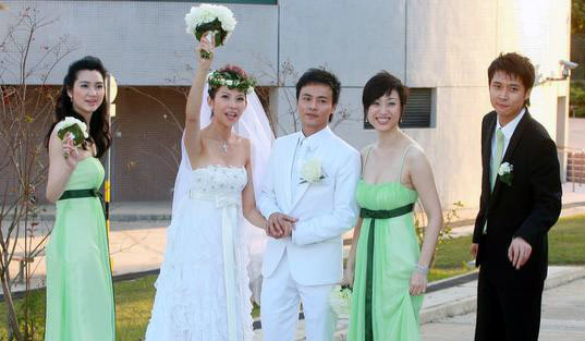818娱乐明星豪华婚礼奢侈型PK朴实型[图]