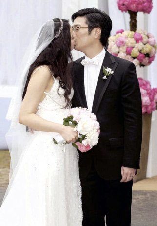 818娱乐明星豪华婚礼奢侈型PK朴实型[图]
