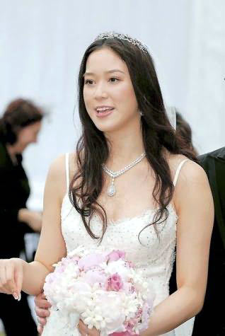 818娱乐明星豪华婚礼奢侈型PK朴实型[图]