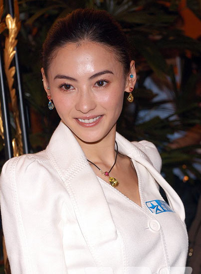 看看明星中谁拥有最醉人“酒窝”[组图]