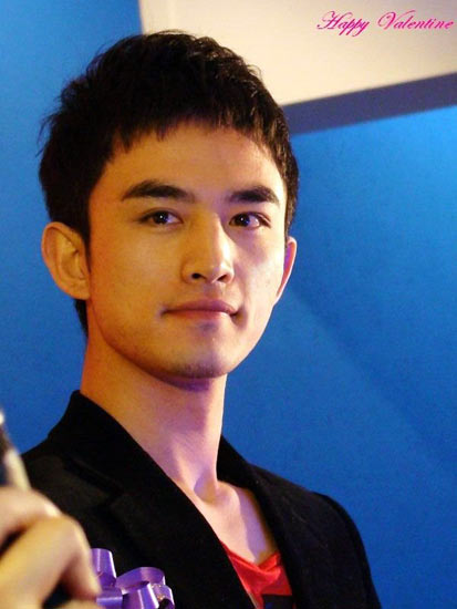 娱乐事业是一个热门明星英俊的10年改变历史的头发[图]