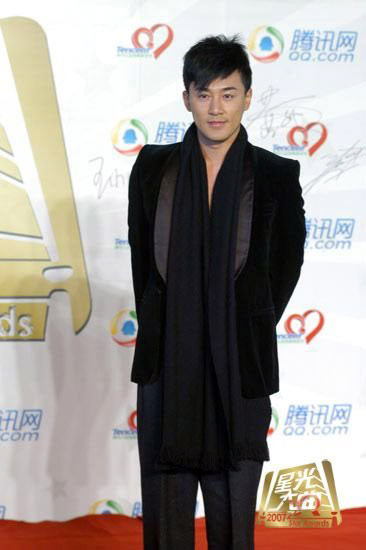 娱乐事业是一个热门明星英俊的10年改变历史的头发[图]
