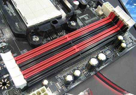 �Ͷ���ƴ���� ��ֵDDR3��790GX����