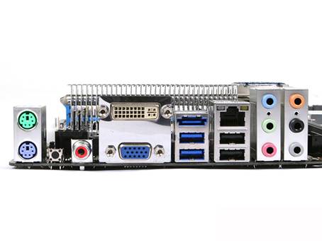 �Ͷ���ƴ���� ��ֵDDR3��790GX����