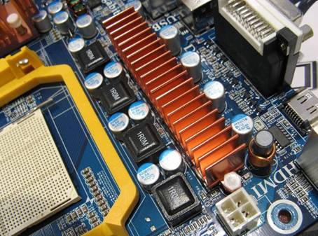 �Ͷ���ƴ���� ��ֵDDR3��790GX����