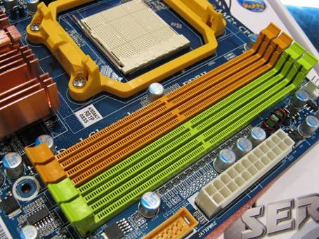 �Ͷ���ƴ���� ��ֵDDR3��790GX����