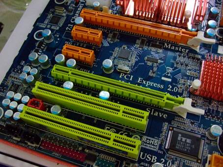 �Ͷ���ƴ���� ��ֵDDR3��790GX����