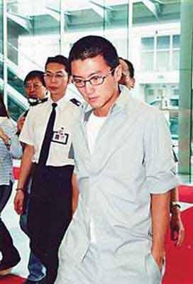 谢霆锋等明星狱中生活 希尔顿体检最羞辱