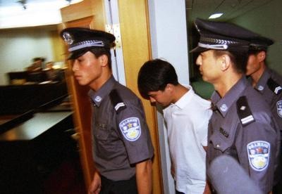 谢霆锋等明星狱中生活 希尔顿体检最羞辱