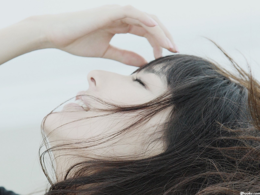 原田<em>夏希</em>暗色调高清壁纸