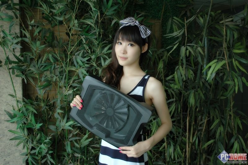 可爱<em>美女</em>选<em>九州</em>风神N600为笔记本散热_散热器