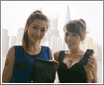 ��ҫ�ֽ� ��˶PadFone�����ֻ���Ůͼ