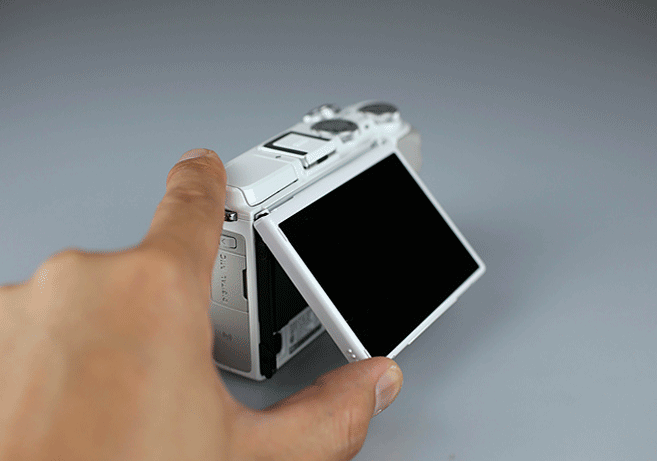 佳能eos m3的时候一度认为它的翻转屏设计太过复杂,具体原因见gif动图