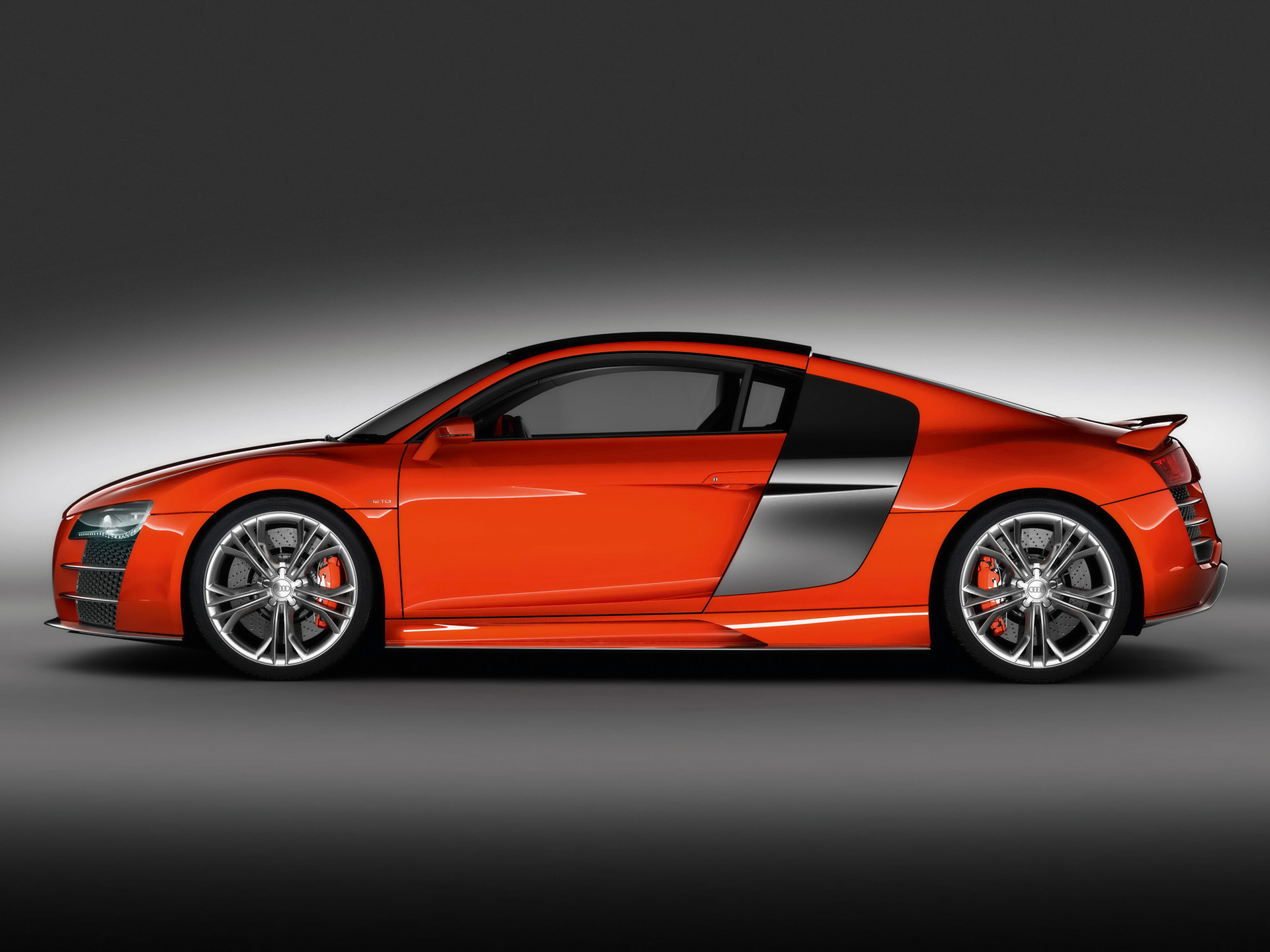 �µϺ�ɫ�����ܳ�R8 TDI Le Mans��ֽ