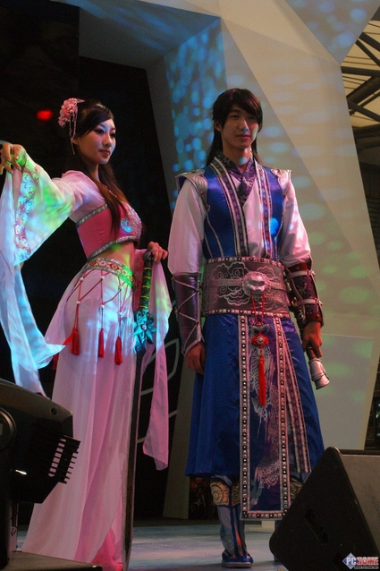 <em>俊男倩女</em>情侣侠客 《征途2》Cosplay_网络游戏